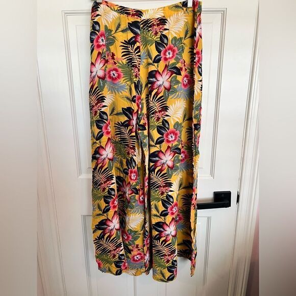 Lulu's floral wide leg pants - Picture 2 of 6